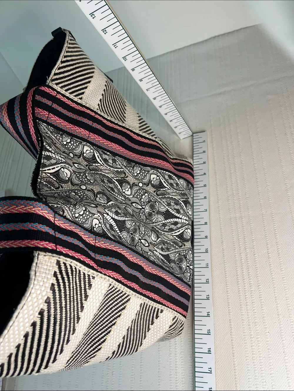Sakroots Large Canvas Stripe tote w Black owl Catalina print, bottom/side panel